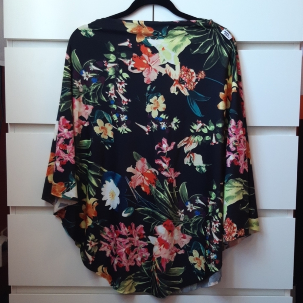 🌺 Floral Poncho
